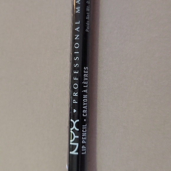 Lip Liner - Picture 2 of 3